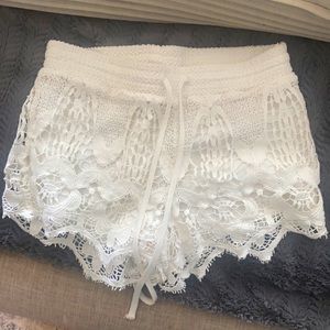 WHITE LACE SHORTS